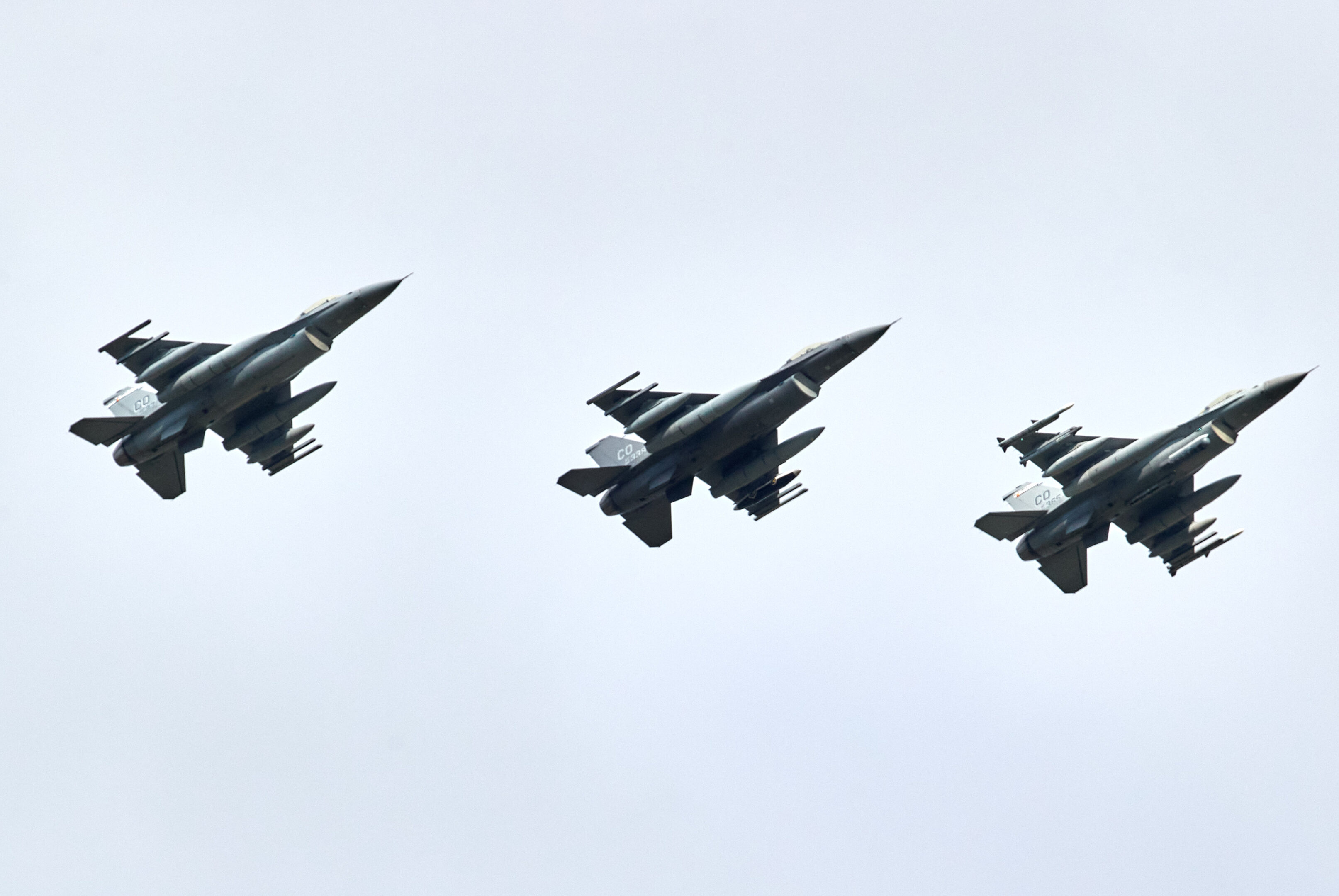Hétfőn megérkezik Szlovákiába az első két F-16-os vadászgép