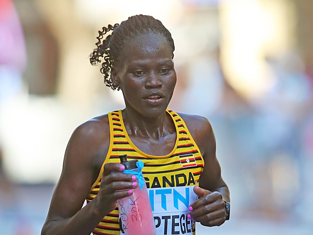 Meghalt a benzinnel felgyújtott ugandai maratonfutó gyilkosa is