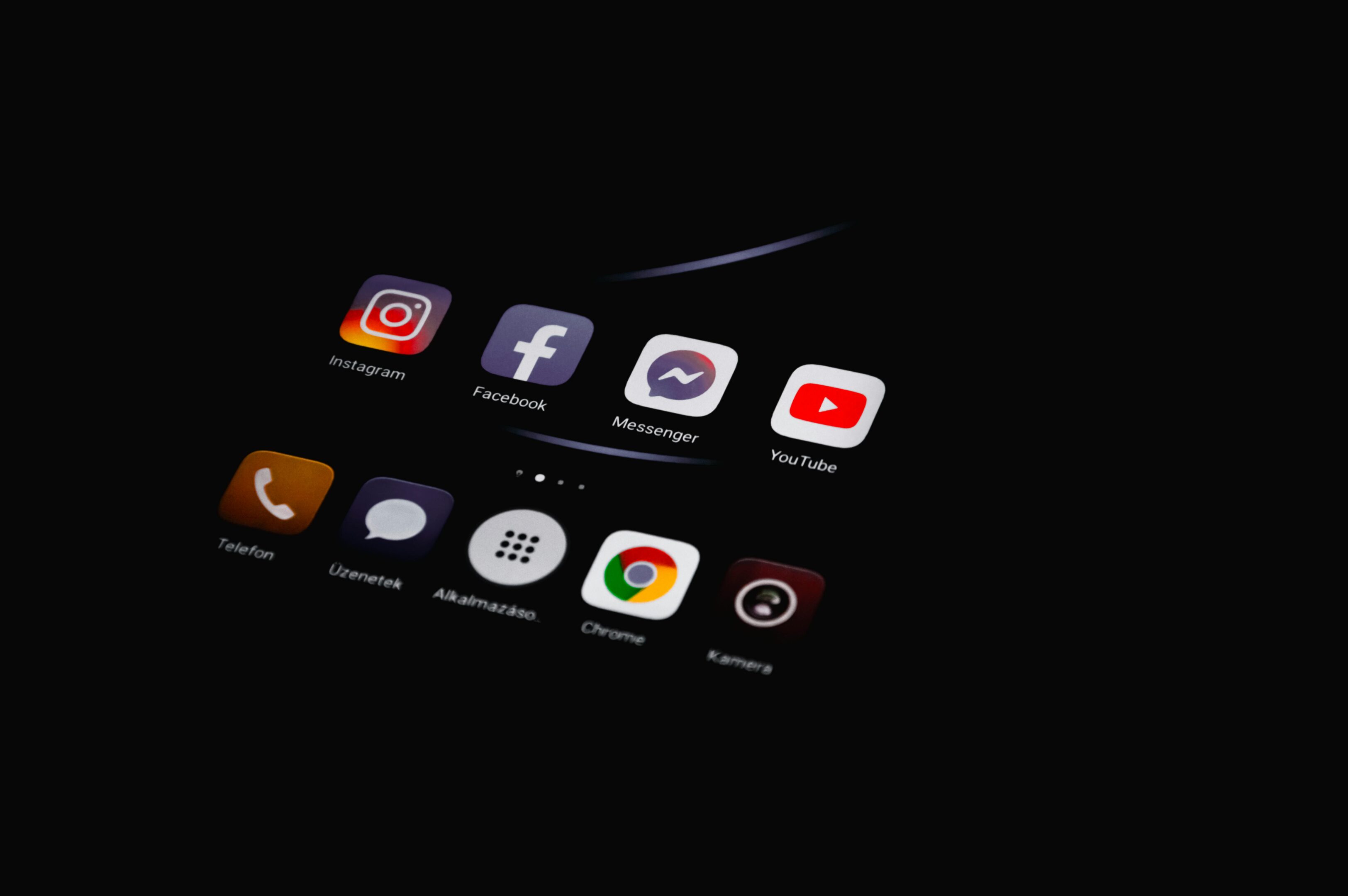Az új olasz tanév mobiltiltással és hazafias neveléssel kezdődött meg