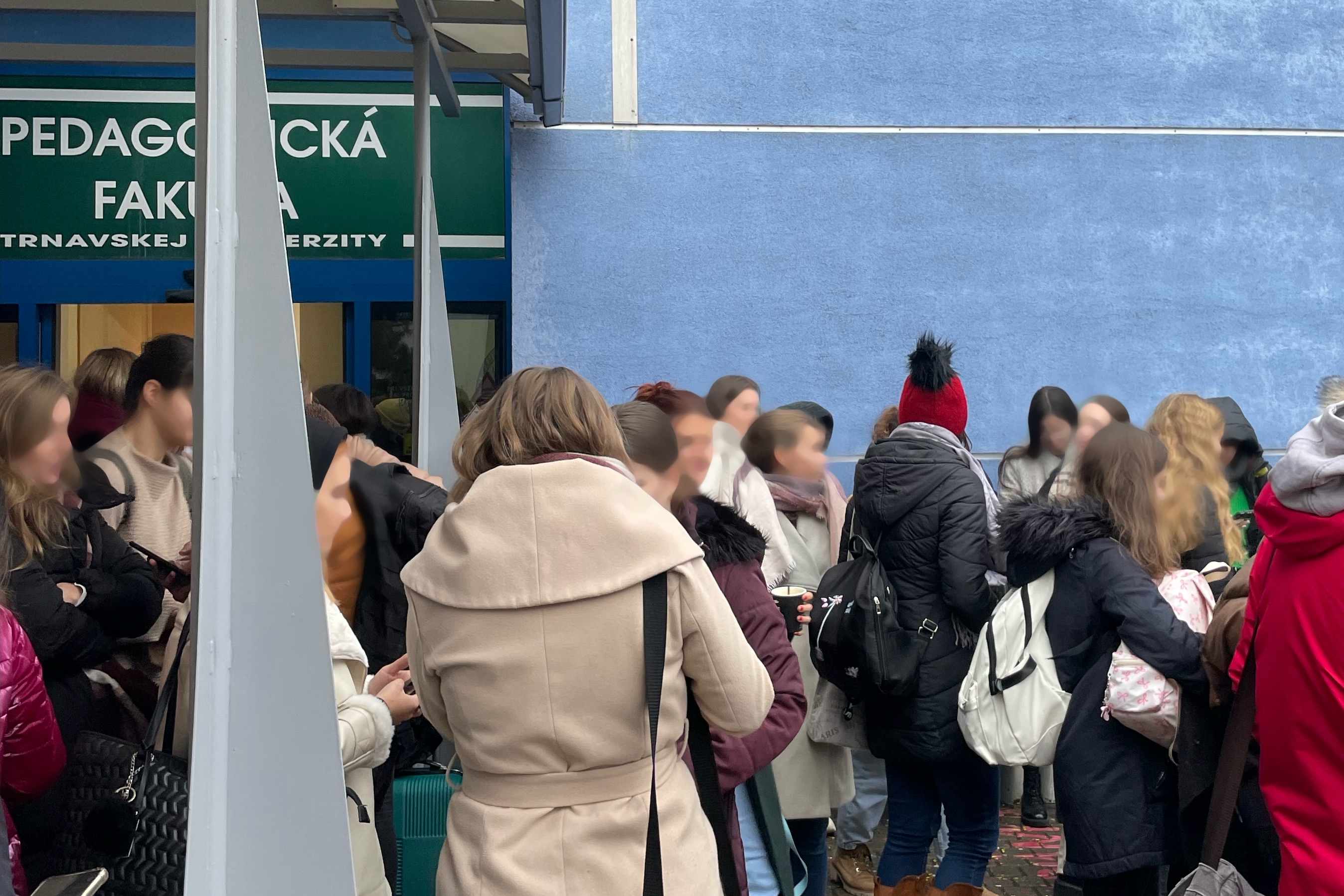 Kiürítették a Nagyszombati Egyetem épületeit, bombát nem találtak