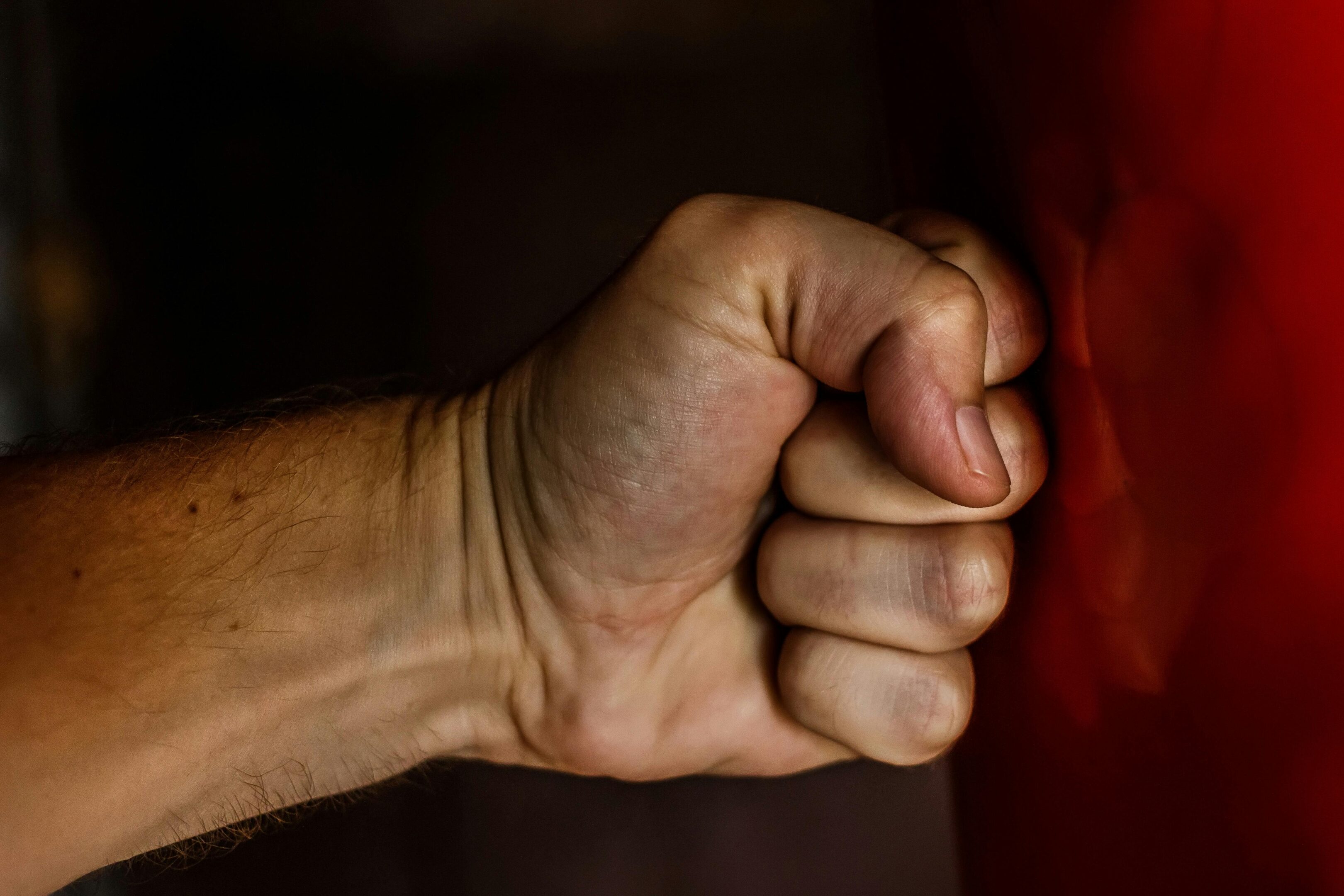 Felmérés:A lakosok 36% ismer legalább egy olyan embert,aki helyesli az erőszakot