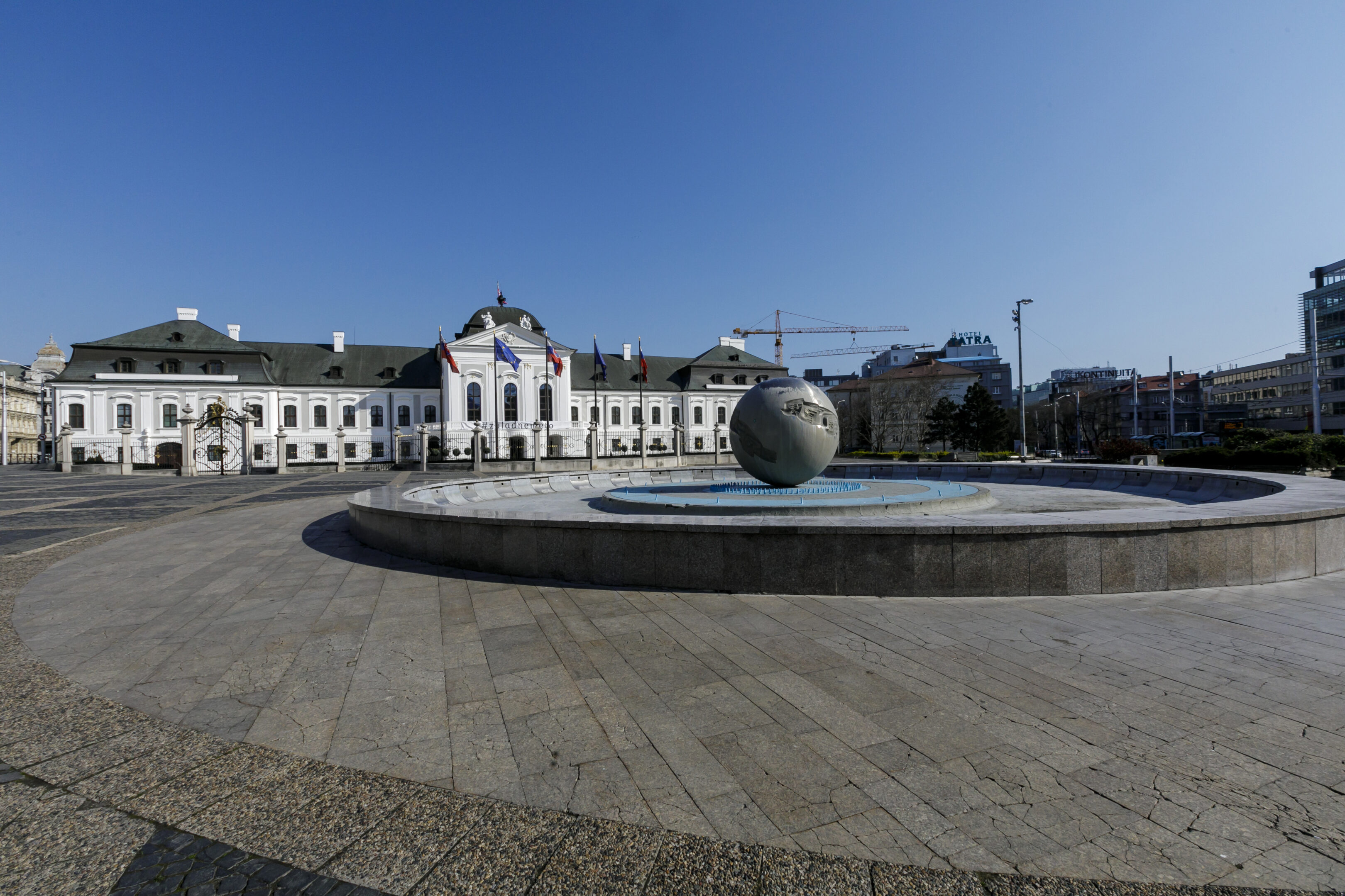 Rendőrség: Állítólag az elnöki palota előtt akarja felgyújtani magát egy férfi