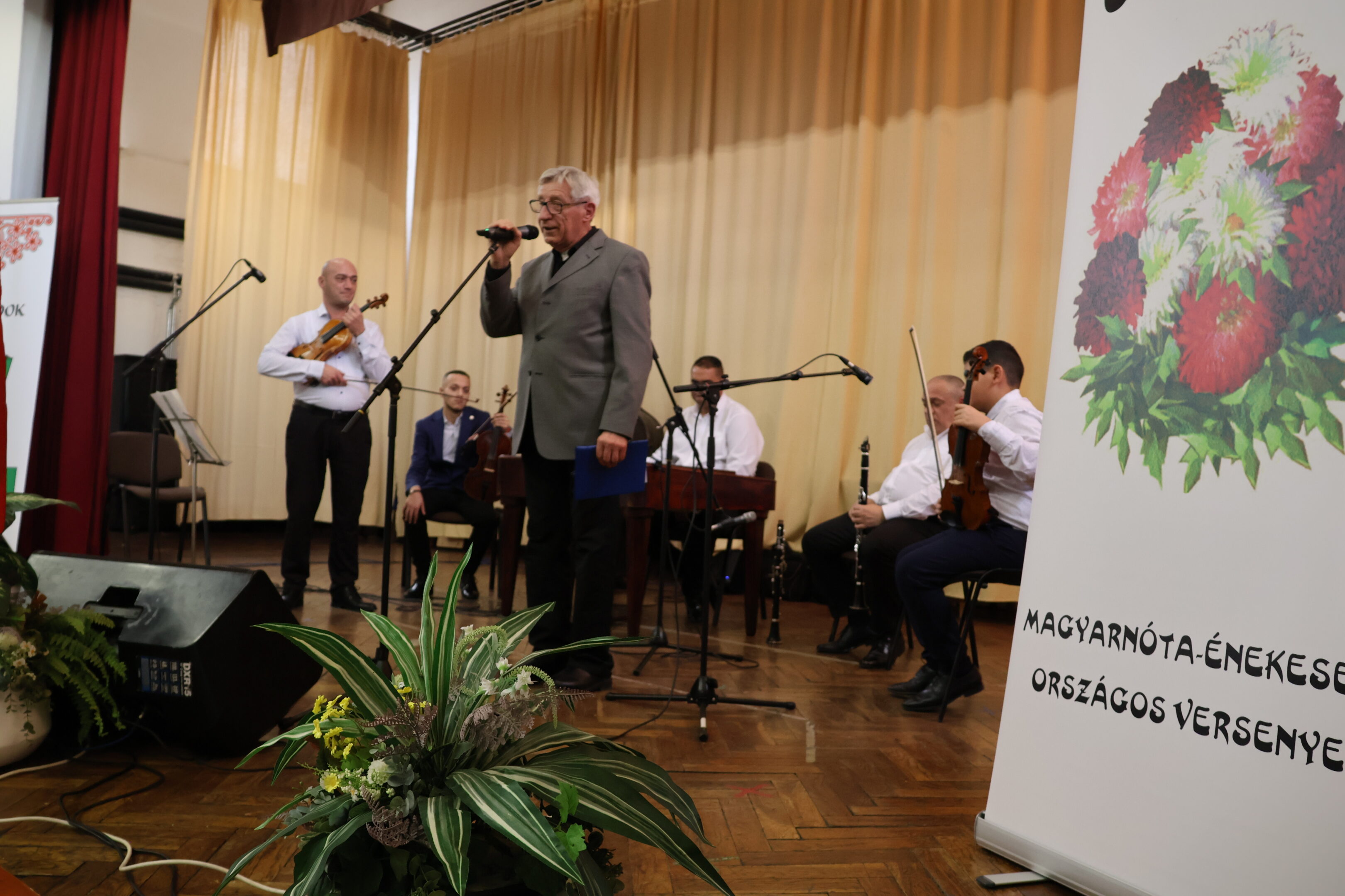 „Várjatok még őszirózsák… “