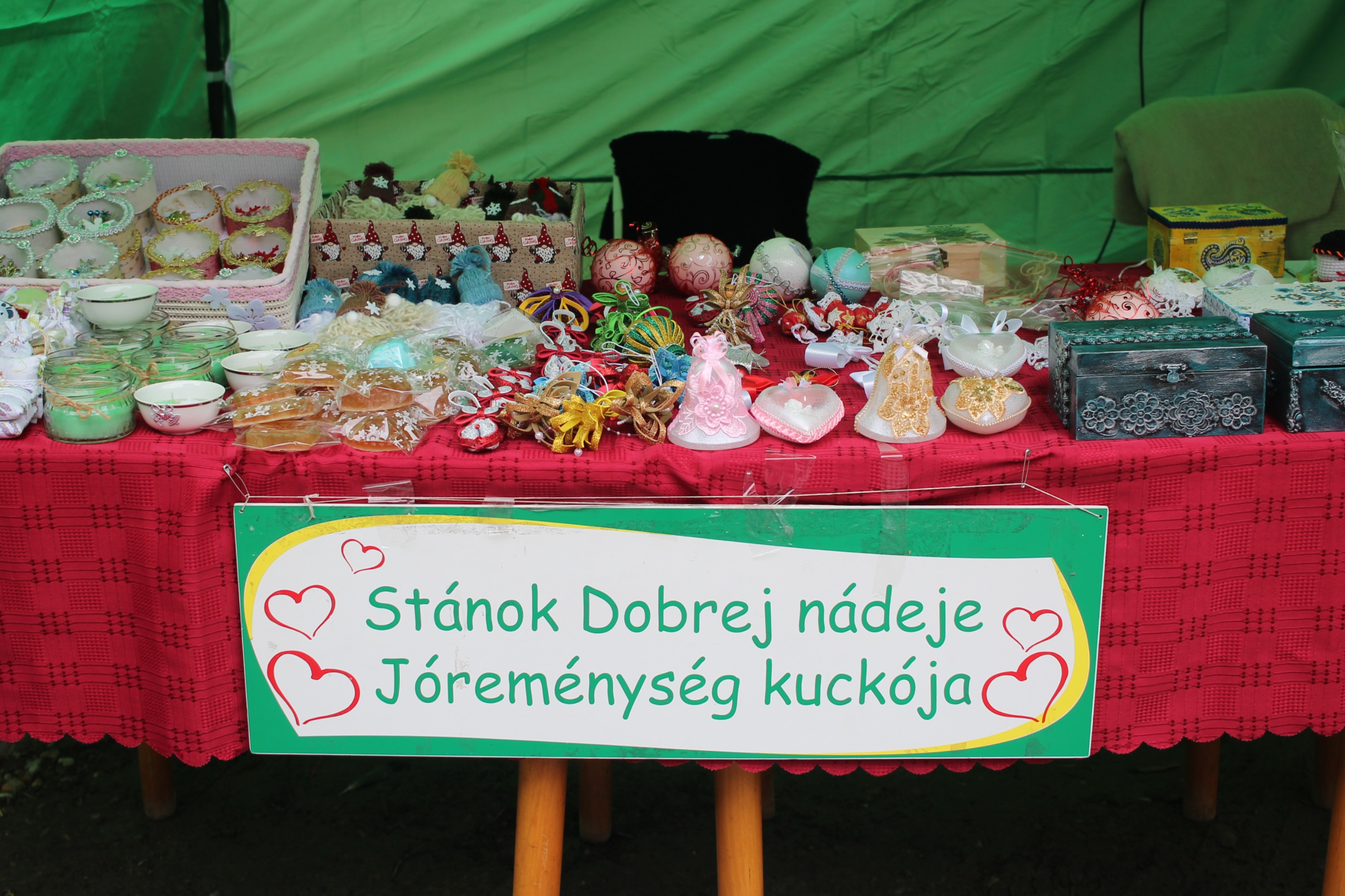 Jótékonysági vásár a Csallóközi Népművelési Központ udvarán