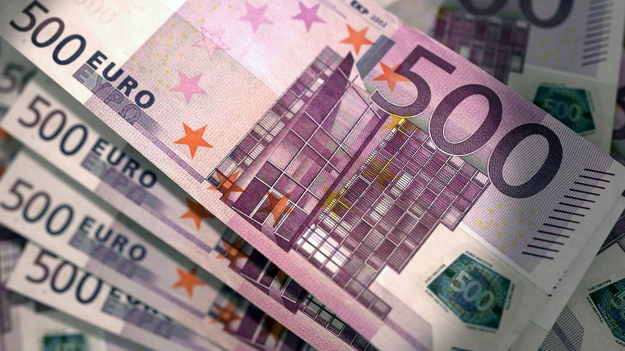 50 ezer euróval támogatja a kormány egy elhunyt rendőr családját